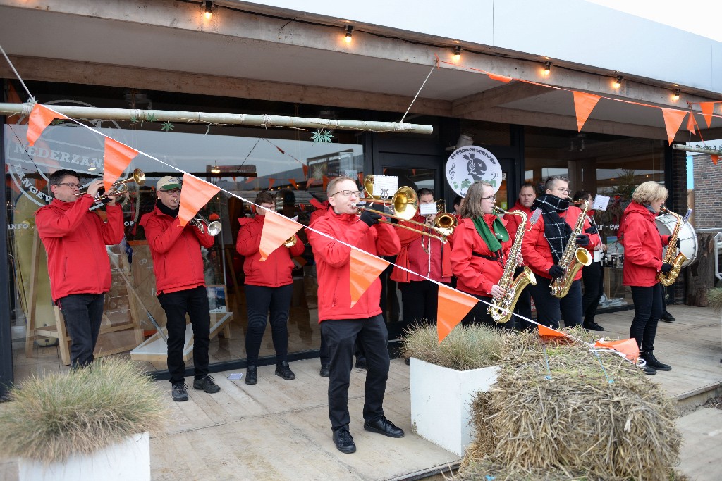 ../Images/Nieuwjaarsduik Nederzandt 2020 001.jpg